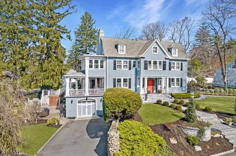 44 Overlook Rd, Caldwell, NJ 07006