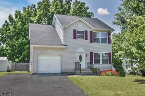 40 Holly Dr, Hamburg, NJ 07419