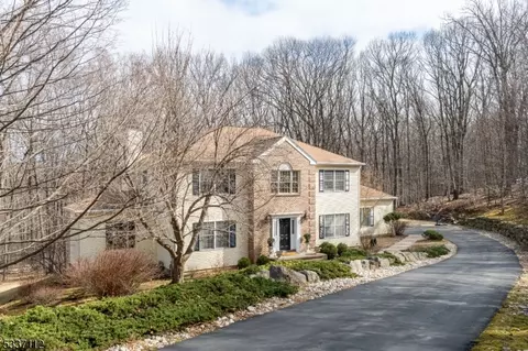 20 Edinburgh Dr, Randolph, NJ 07869