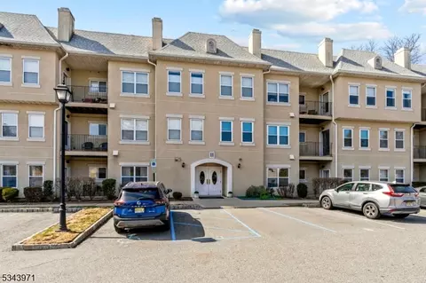 1107 Brittany Dr, Wayne, NJ 07470