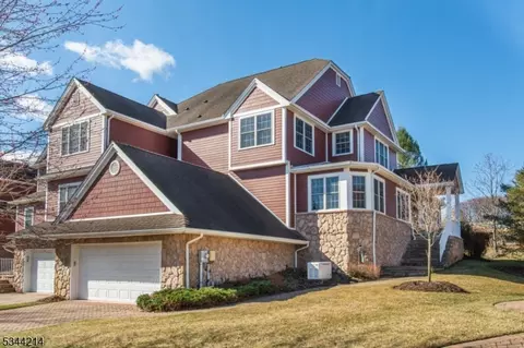 11 Turnberry Ln, Hamburg, NJ 07419