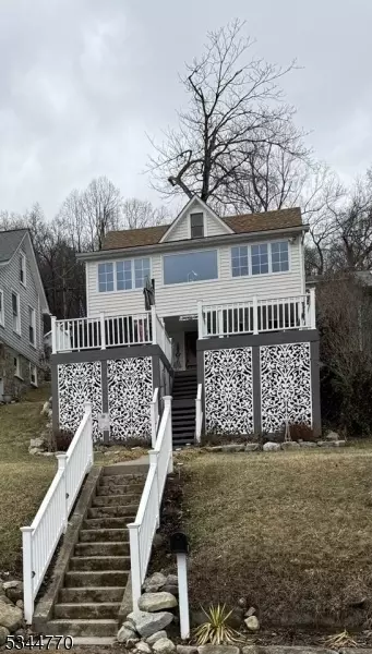 140 Lakeside Dr, Liberty Twp, NJ 07823