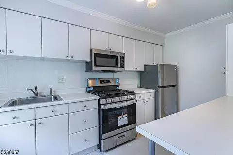 300 Claremont Ave #6, Verona, NJ 07044