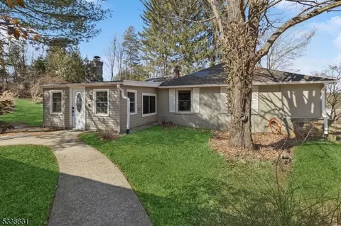 18 Richards St, Ogdensburg, NJ 07439