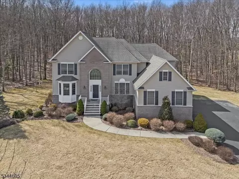 19 Reger Rd, Succasunna, NJ 07876