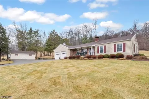 10 W Valley Brook Rd, Long Valley, NJ 07853