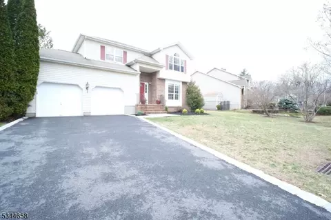 3 Orchard Ct, Montclair, NJ 07042 photo 40