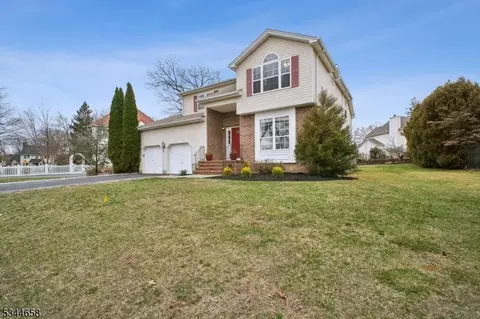 3 Orchard Ct, Montclair, NJ 07042 photo 2