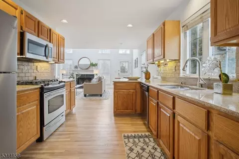 3 Orchard Ct, Montclair, NJ 07042 photo 8