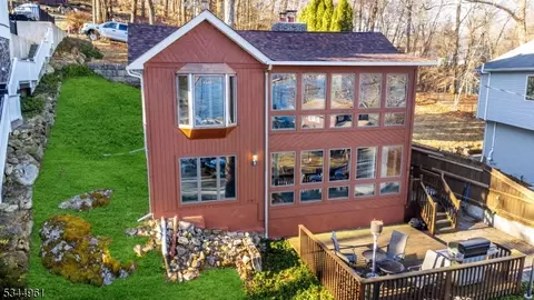 16 Pebble Beach Rd, Hopatcong, NJ 07843