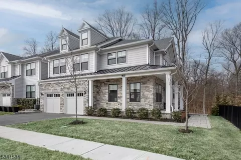 17 Concord Ct, Warren, NJ 07059