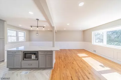 162 Barbara Pl, Middlesex, NJ 08846 photo 3