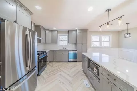 162 Barbara Pl, Middlesex, NJ 08846 photo 6