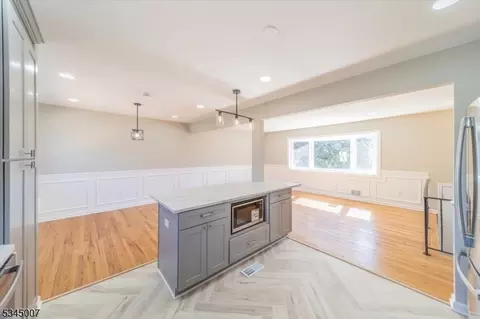 162 Barbara Pl, Middlesex, NJ 08846 photo 5