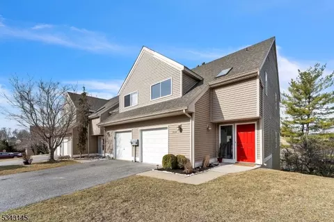 334 Falcon Ridge Way, Hamburg, NJ 07419