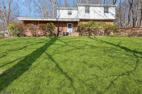 55 Raynor Rd, Morristown, NJ 07960