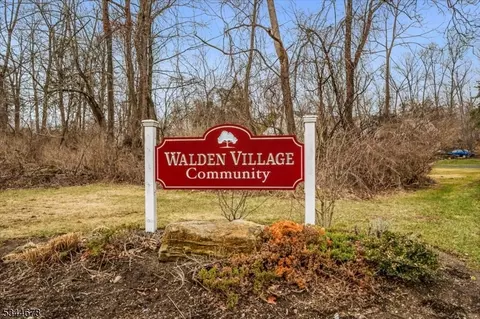 7 Pippin Ln, Hamburg, NJ 07419