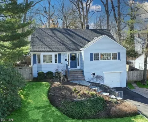14 Whitewood Dr, Summit, NJ 07901