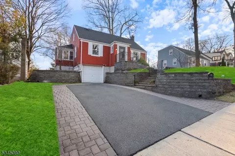 96 Lincoln Pl, Waldwick, NJ 07463