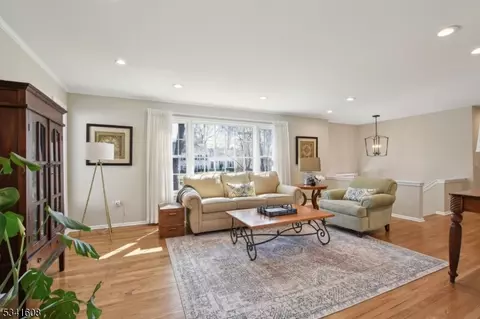 162 Maple Ave, Berkeley Heights, NJ 07922 photo 4