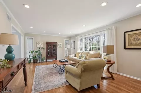 162 Maple Ave, Berkeley Heights, NJ 07922 photo 3