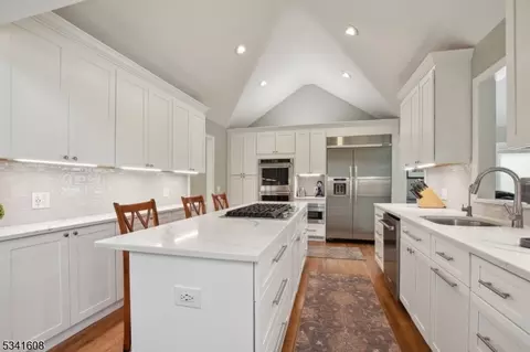 162 Maple Ave, Berkeley Heights, NJ 07922 photo 8