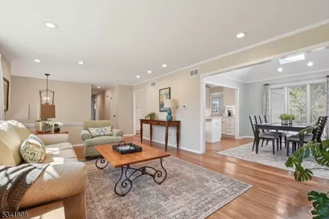162 Maple Ave, Berkeley Heights, NJ 07922 photo 5