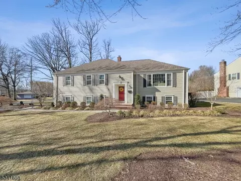 162 Maple Ave, Berkeley Heights, NJ 07922 photo 2