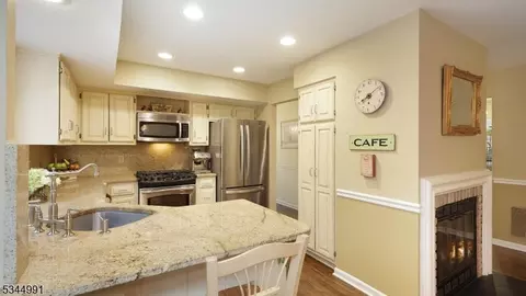 7 Timothy Ln, Bedminster, NJ 07921 photo 9