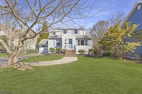 46 Brookside Ln, Berkeley Heights, NJ 07922