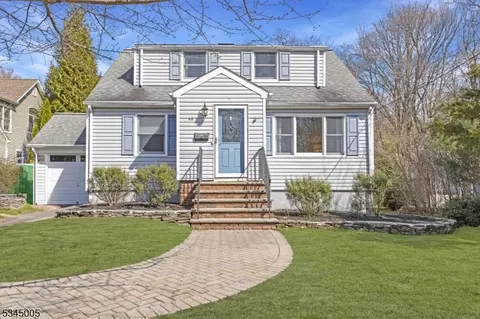 46 Brookside Ln, Berkeley Heights, NJ 07922 photo 2