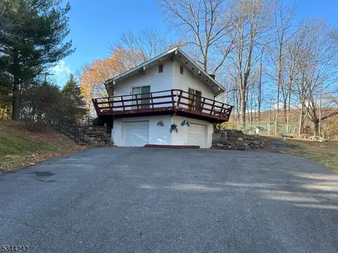 14 Walnut Valley Rd, Columbia, NJ 07832