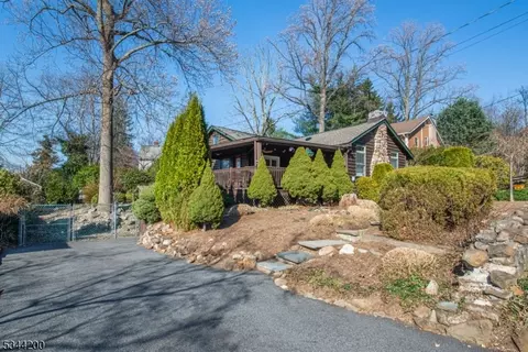 35 Lenape Trl, Wayne, NJ 07470 photo 3