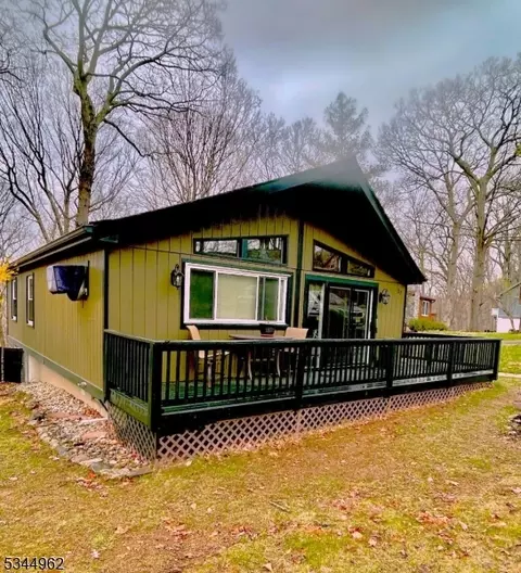 27 Mark Dr, High Bridge, NJ 08829