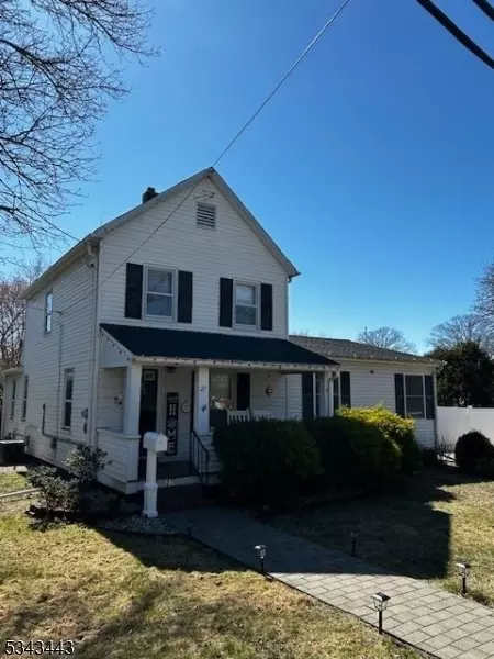 27 Hamilton St, Englishtown, NJ 07726