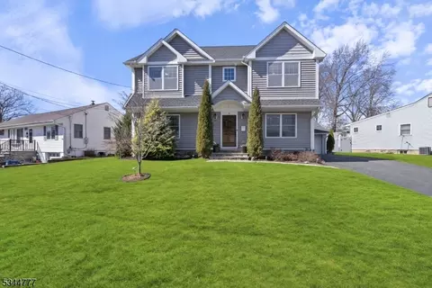 9 Clauss Rd, Clark, NJ 07066