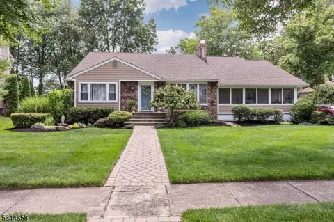 36 Manchester Dr, Westfield, NJ 07090