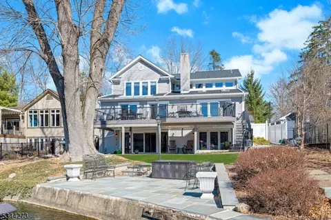 570 W Shore Trl, Sparta, NJ 07871