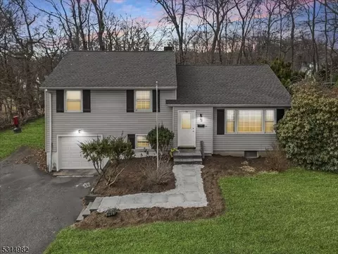 54 Crestview Dr, Parsippany, NJ 07054