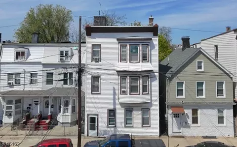 222 N 2nd St #3, Harrison, NJ 07029