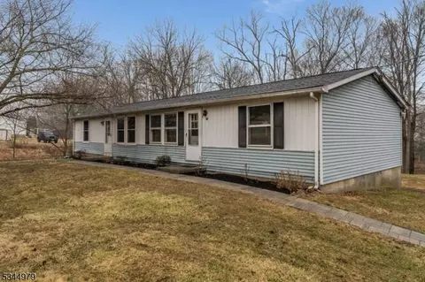 18 W Grand Stskillman St, Hampton, NJ 08827