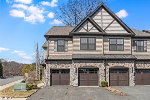 101 Mariners Pointe, Hopatcong, NJ 07843