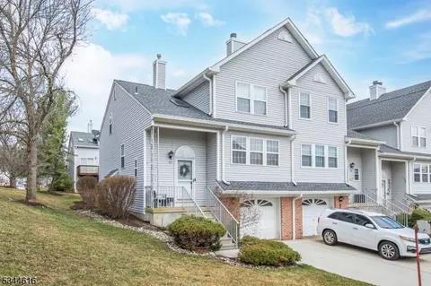 185 Kemper Ct, Hackettstown, NJ 07840