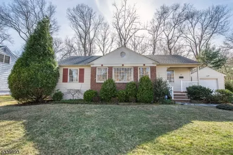 77 Magnolia Dr, New Providence, NJ 07974