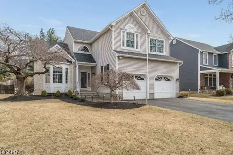 20 Goosetown Dr, Clinton, NJ 08809