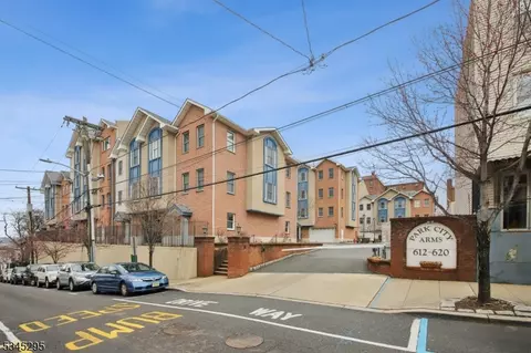 620 38th St #703, Union City, NJ 07087