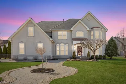 21 Rue Cezanne, Somerset, NJ 08873