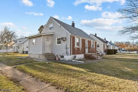 9 Mill St, Elmwood Park, NJ 07407