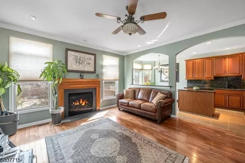 59 Chestnut Ct, Cedar Grove, NJ 07009