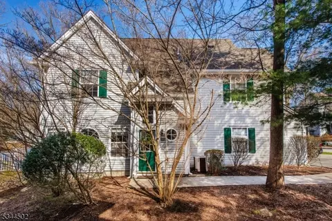801 Chatfield Dr, Pompton Plains, NJ 07444